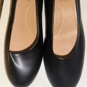 Journee Collection Black Flats for Women. (#99)